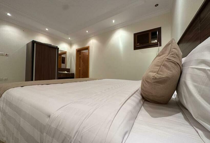 주니어 스위트, Mnarat Al Madina