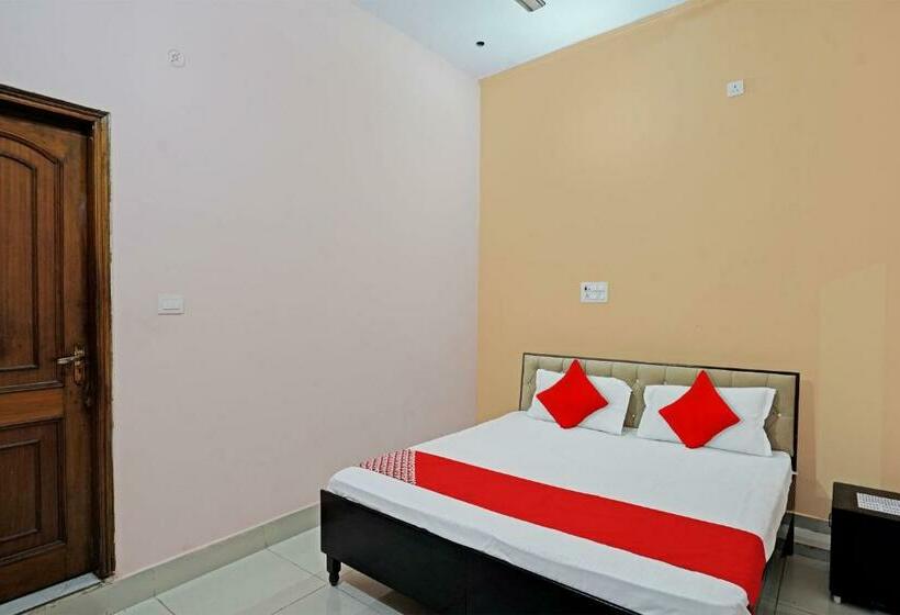 Трехместный Номер Классика, Oyo Flagship As