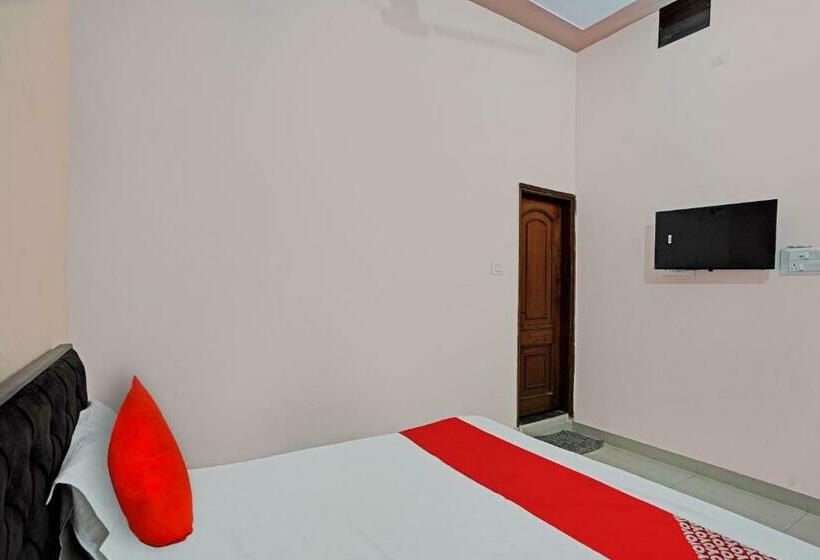 Трехместный Номер Классика, Oyo Flagship As