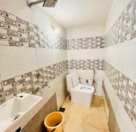 家庭间, Pallav Guest House