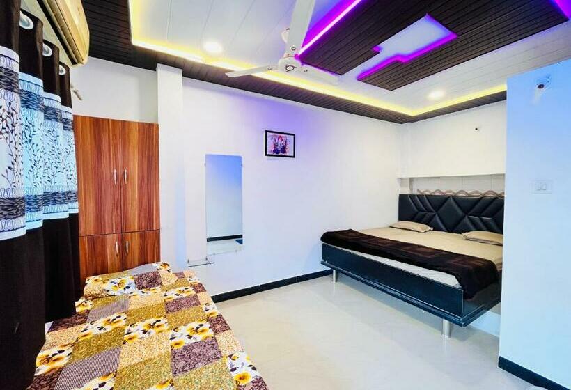 Quarto Familiar, Pallav Guest House