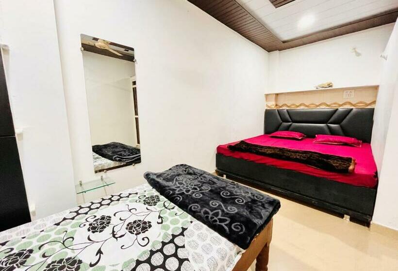 家庭间, Pallav Guest House