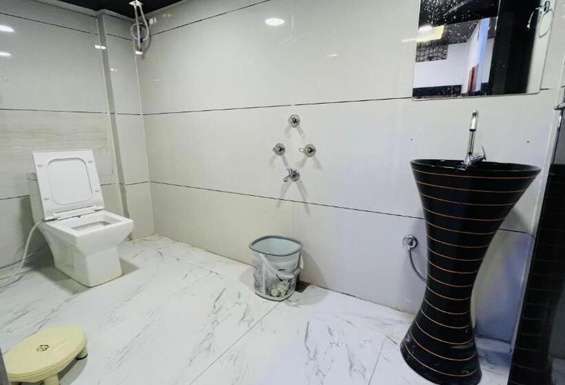 اتاق لوکس, Pallav Guest House