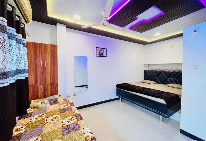 Quarto Familiar, Pallav Guest House