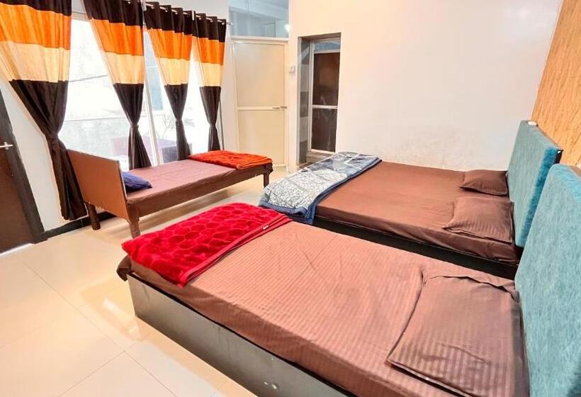 带阳台的豪华间, Pallav Guest House