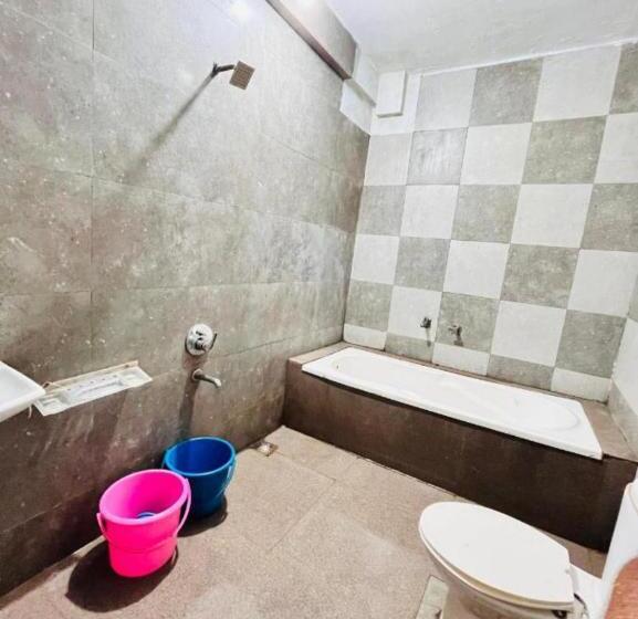 带阳台的豪华间, Pallav Guest House