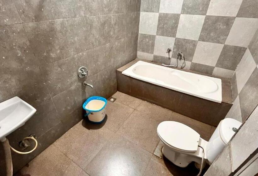 اتاق لوکس با بالکن, Pallav Guest House