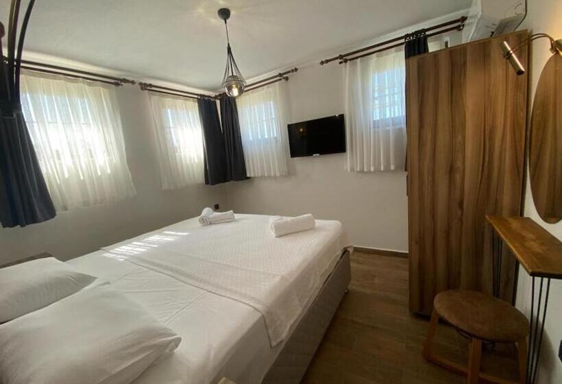 سوییت خانوادگی, Tinos Otel & Bağ Evi 12 Yaş üstü