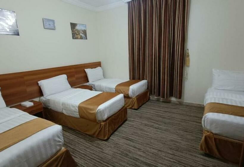 غرفة قياسية رباعية, Luluat Al Sharq Al Awsat