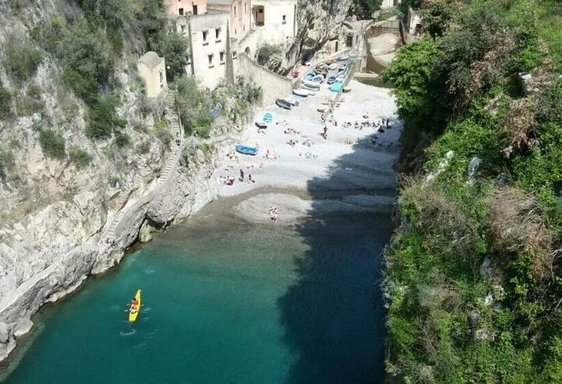 חדר סטנדרט לארבעה נוף לים, Amalfi Rooms Duoglio Beach  Amazing Seaview