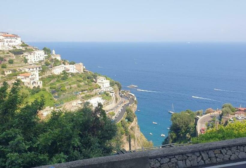 חדר סטנדרט לארבעה נוף לים, Amalfi Rooms Duoglio Beach  Amazing Seaview