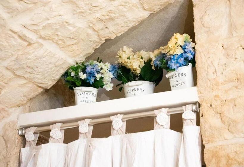 اتاق استاندارد سه نفره, Relais Del Marchese