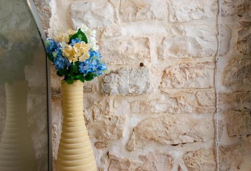 اتاق استاندارد سه نفره, Relais Del Marchese