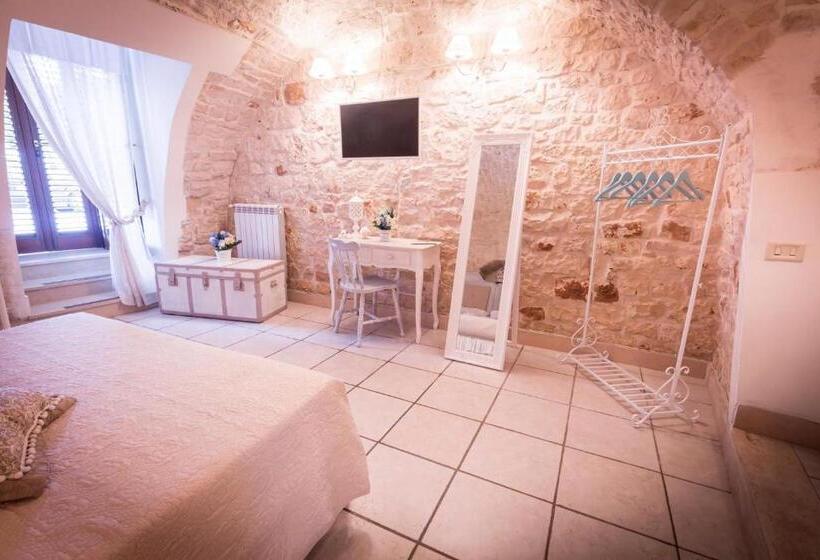 اتاق استاندارد سه نفره, Relais Del Marchese