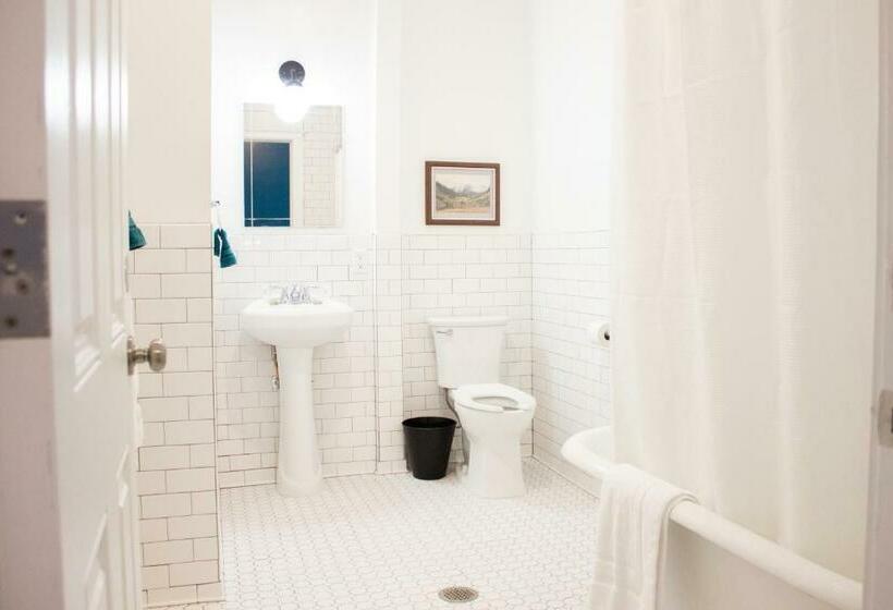 스탠다드 룸, 11th Avenue Hostel