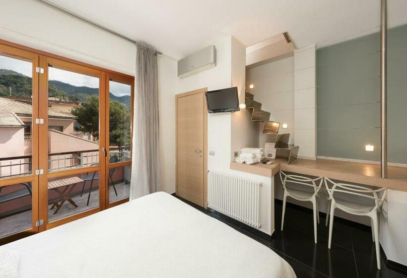 Трехместный Номер Стандарт с Балконом, Affittacamere Lo Scoglio