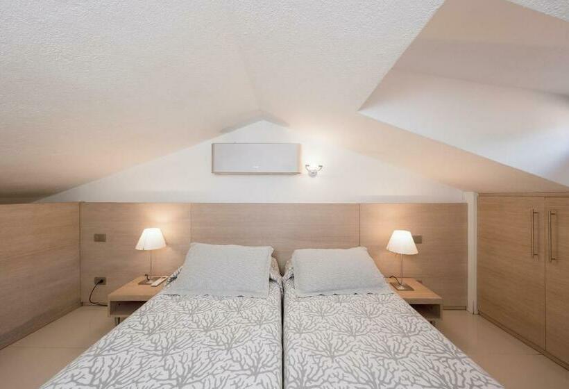 Трехместный Номер Стандарт с Балконом, Affittacamere Lo Scoglio