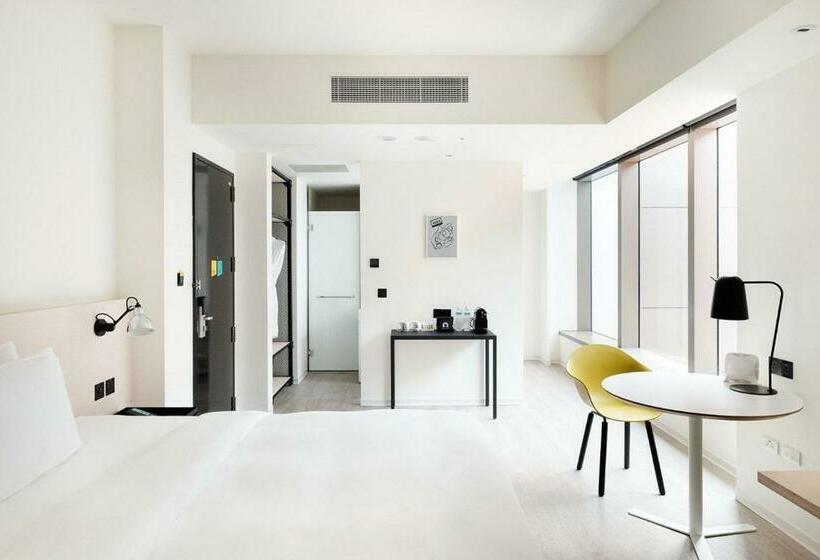 اتاق استاندارد با تخت بزرگ, Amba Taipei Songshan