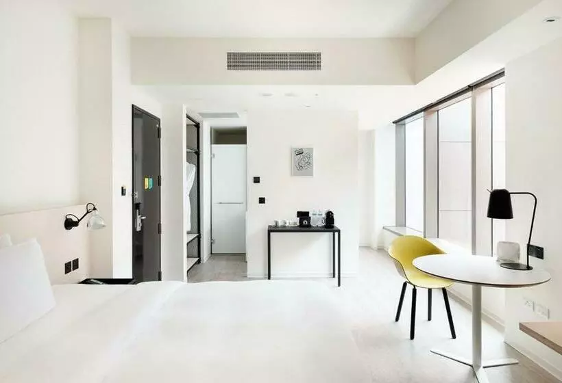 اتاق استاندارد با تخت بزرگ, Amba Taipei Songshan
