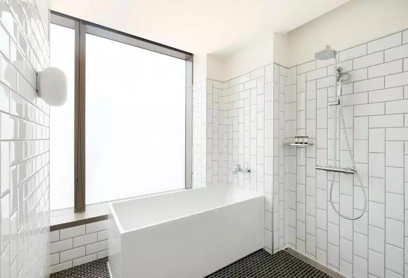 اتاق استاندارد با تخت بزرگ, Amba Taipei Songshan