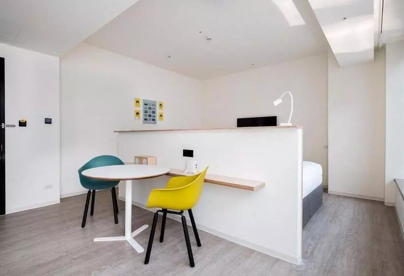 اتاق استاندارد با تخت بزرگ, Amba Taipei Songshan