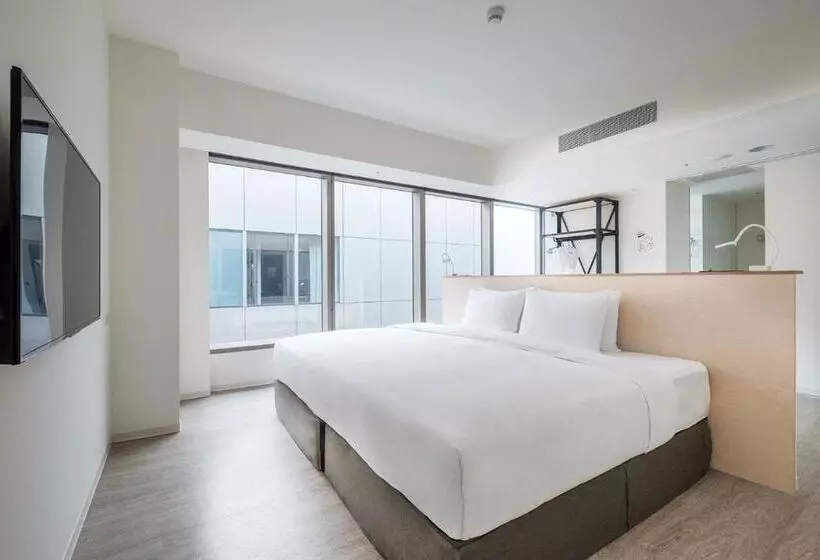 اتاق استاندارد با تخت بزرگ, Amba Taipei Songshan