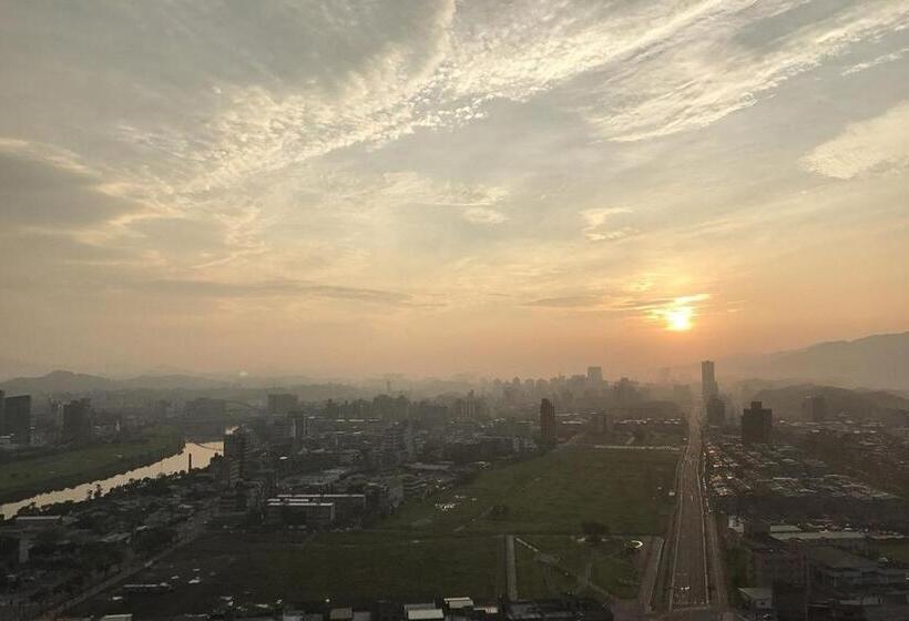 اتاق استاندارد با تخت بزرگ, Amba Taipei Songshan
