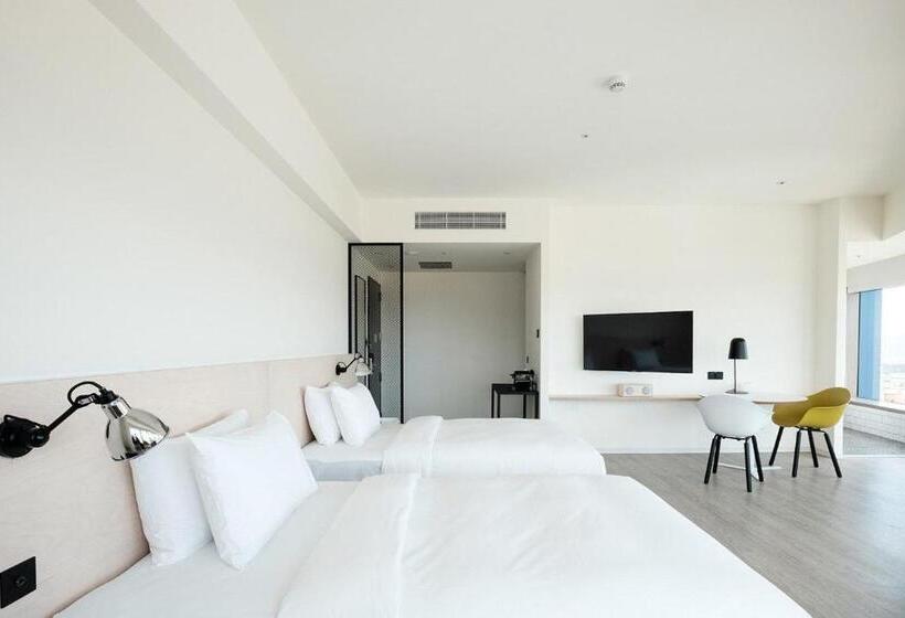 اتاق استاندارد با چشمانداز رودخانه, Amba Taipei Songshan