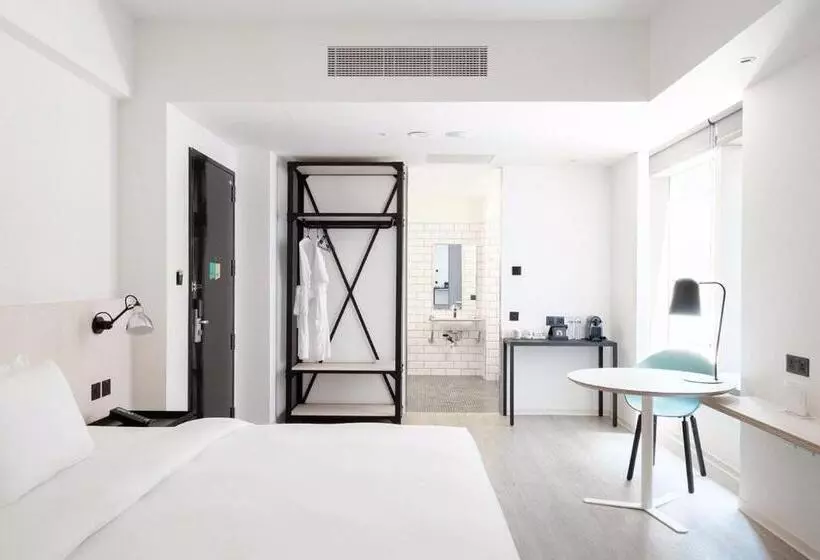 اتاق استاندارد با تخت بزرگ برای معلولان, Amba Taipei Songshan