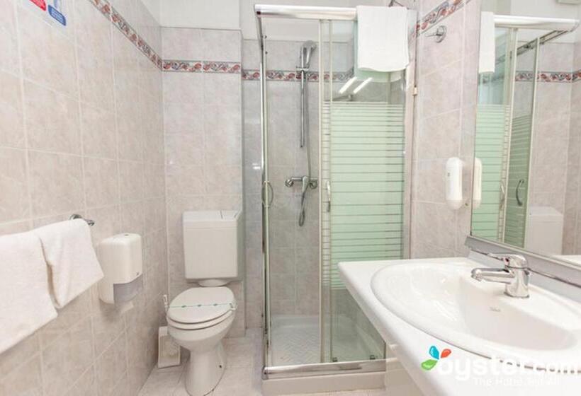 标准三人间, Castell   Montagnoli Group