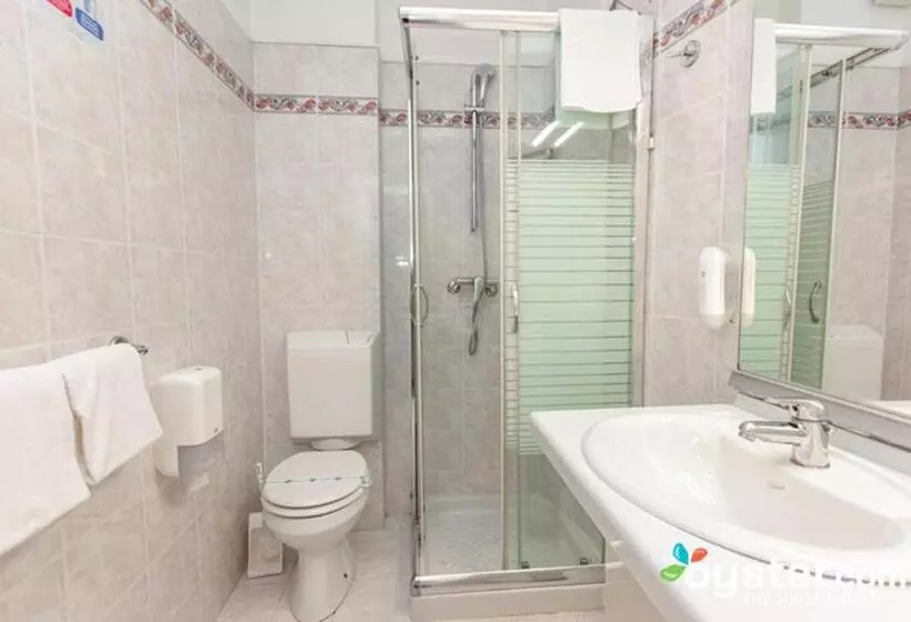 اتاق استاندارد با چشم‌انداز دریاچه, Castell   Montagnoli Group