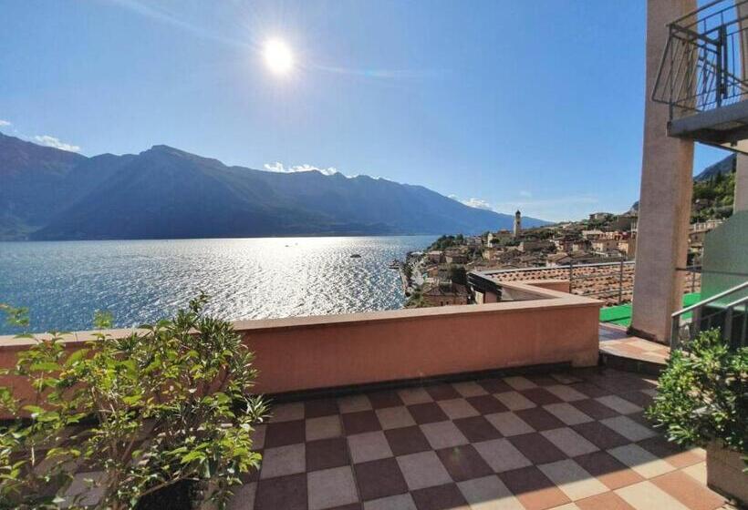 اتاق استاندارد با چشم‌انداز دریاچه, Castell   Montagnoli Group