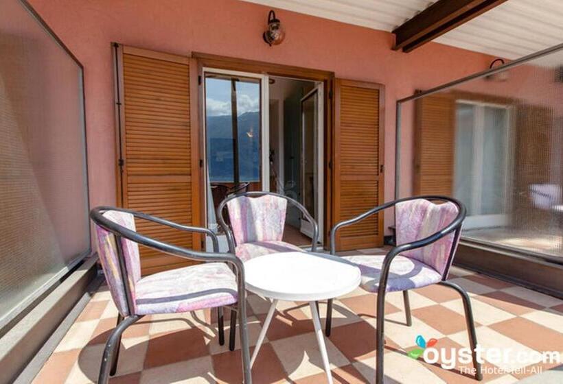 标准间带湖景, Castell   Montagnoli Group