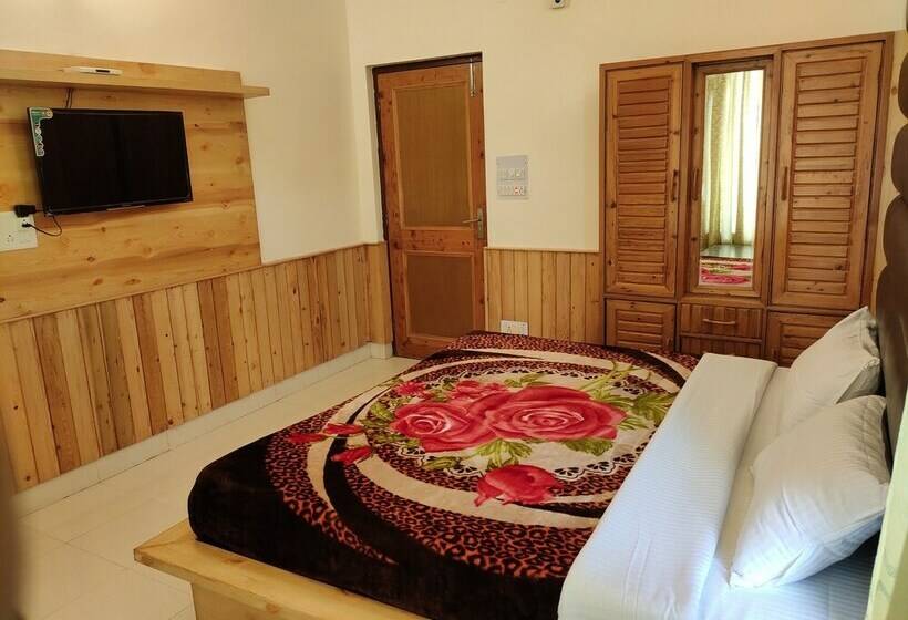 Deluxe Room, Greenwoods Inn