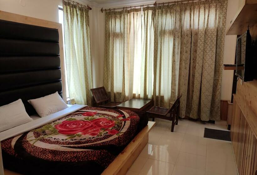 Deluxe Room, Greenwoods Inn