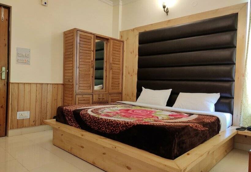 Deluxe Room, Greenwoods Inn