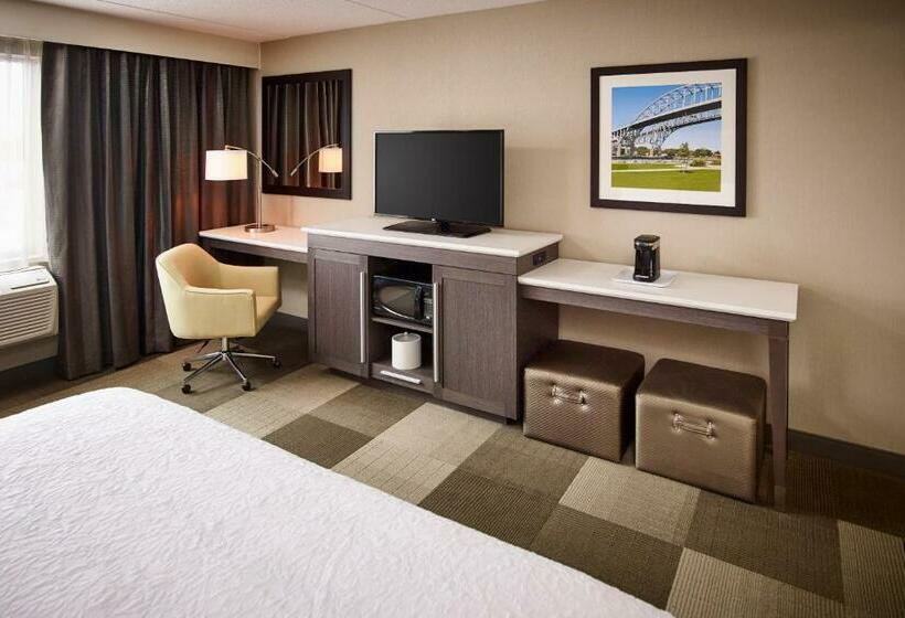 适合残疾人士使用的带超级大床的标准间, Hampton Inn By Hilton Sarnia/point Edward