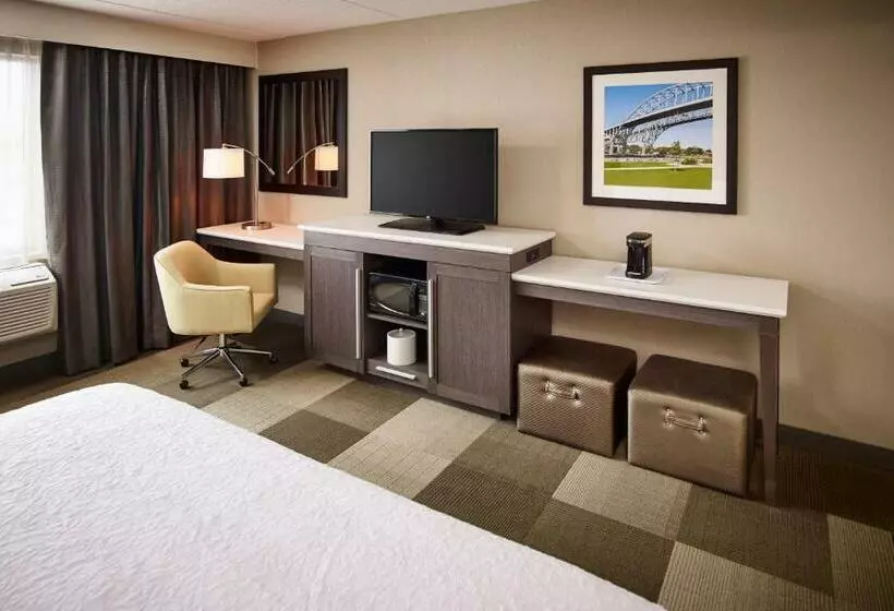 身障者適用キングサイズベッドルーム, Hampton Inn By Hilton Sarnia/point Edward