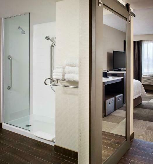 身障者適用キングサイズベッドルーム, Hampton Inn By Hilton Sarnia/point Edward