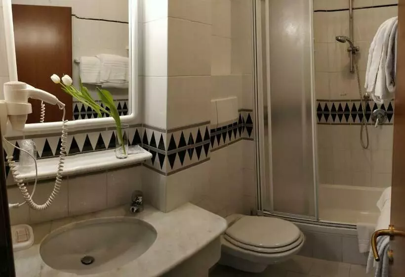 اتاق کلاسیک با چشم‌انداز دریاچه, Riviera