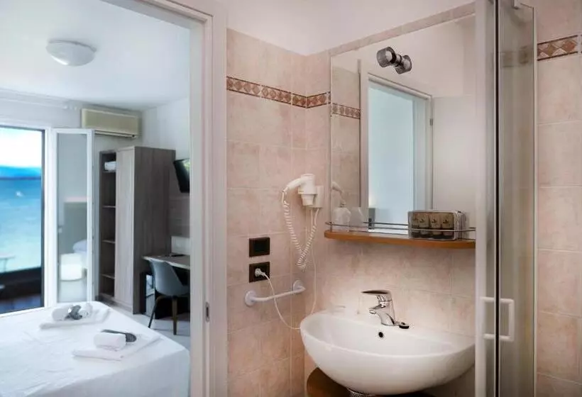 Comfort room with lake view, Riviera