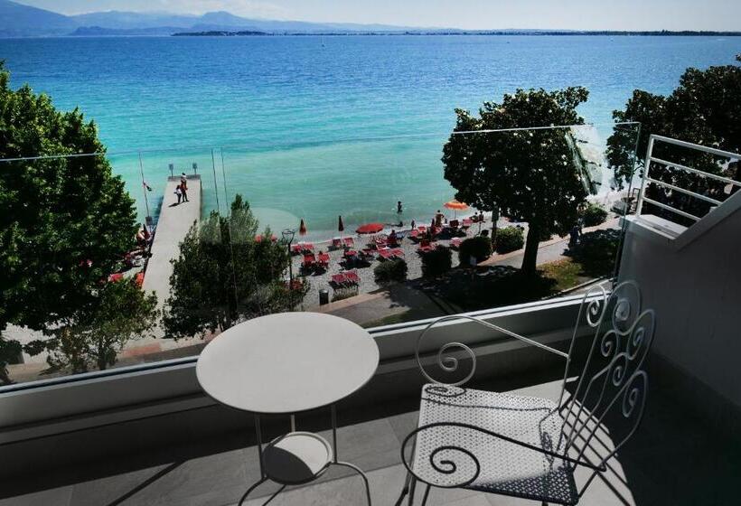 Comfort room with lake view, Riviera