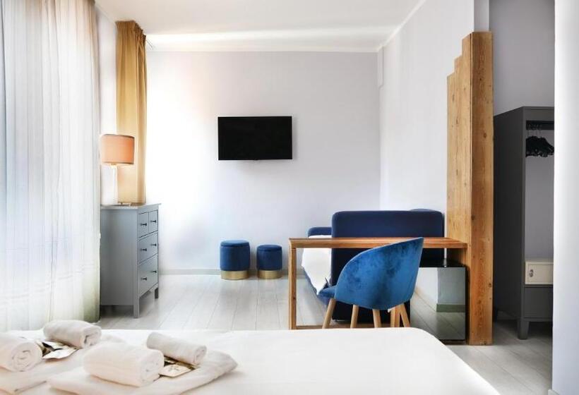 标准三人间, Riviera