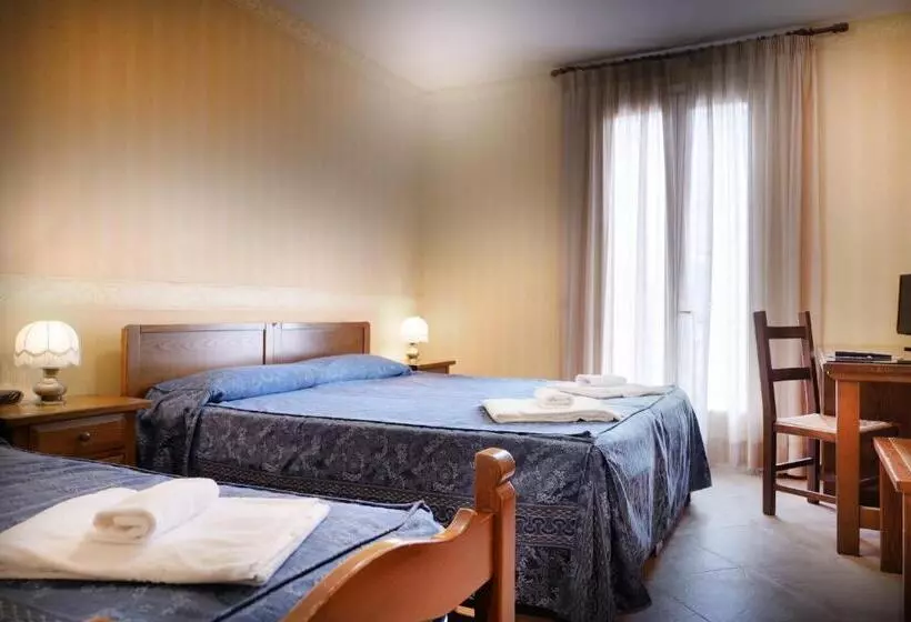 Economy Triple Room, Riviera