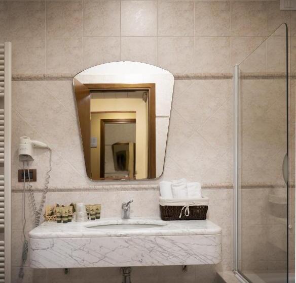 经济型三人房间, Riviera