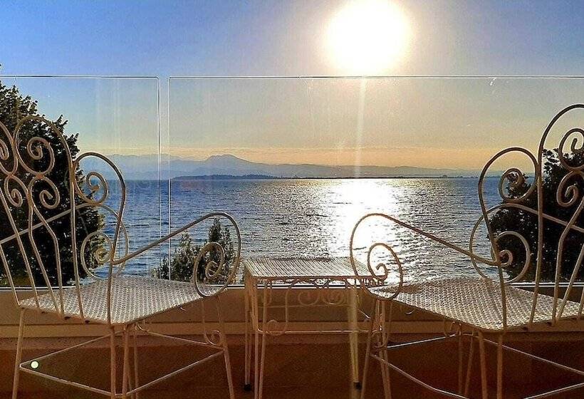 Comfort room with lake view, Riviera