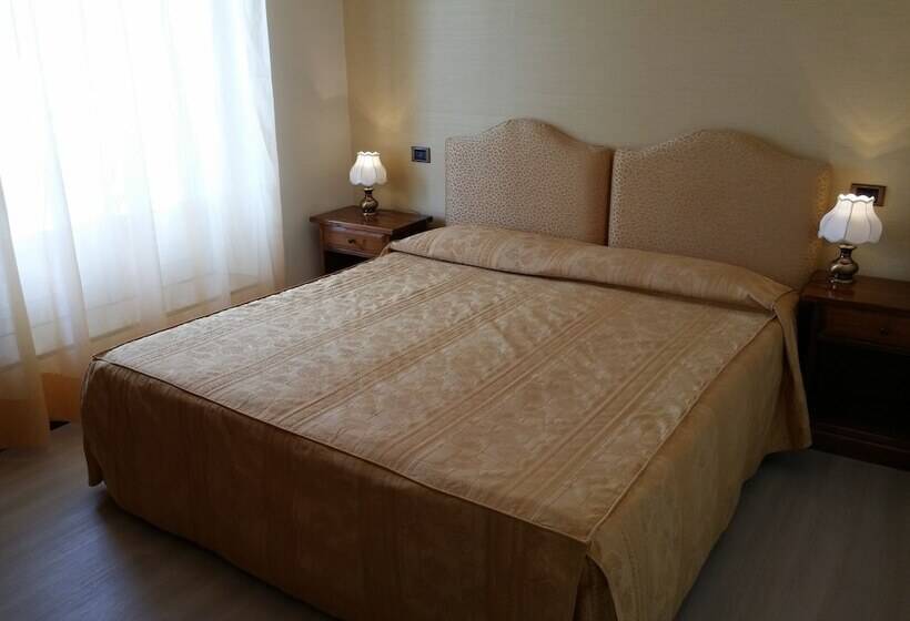 湖景典雅间, Riviera