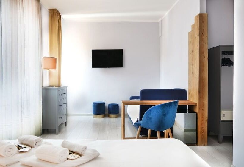 标准三人间, Riviera