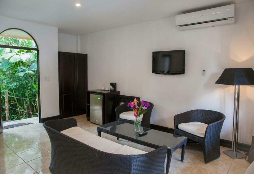 高品质的四人房间, Tifakara Boutique Hotel & Birding Oasis