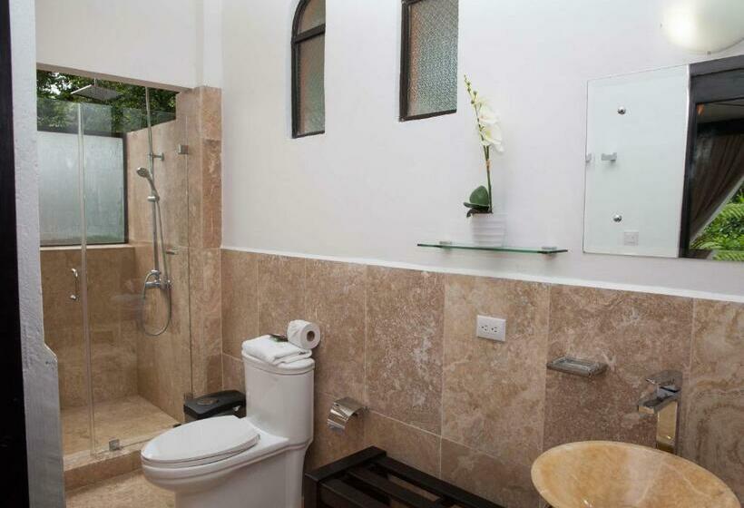 高品质的四人房间, Tifakara Boutique Hotel & Birding Oasis